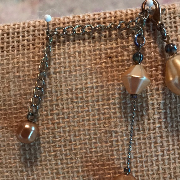 Pearl and silver tone necklace - Picture 2 of 4